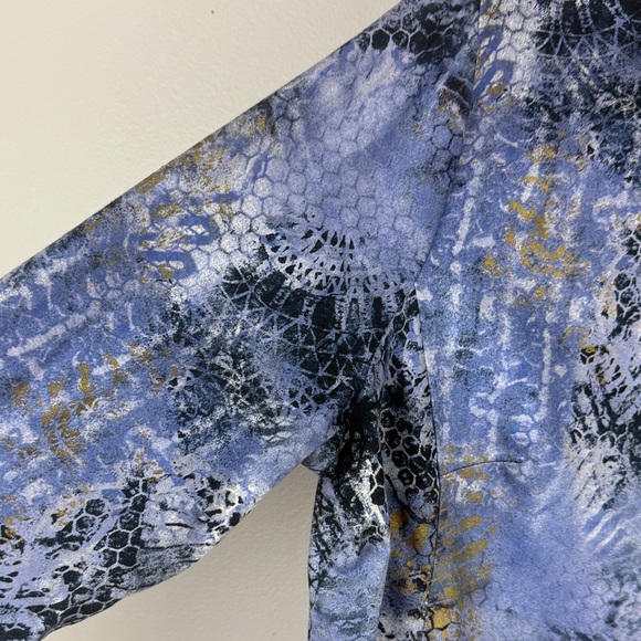 Chico's Chic Blue Black & Gray Bold Abstract Animal Inspired Button Down Blouse - Picture 4 of 10